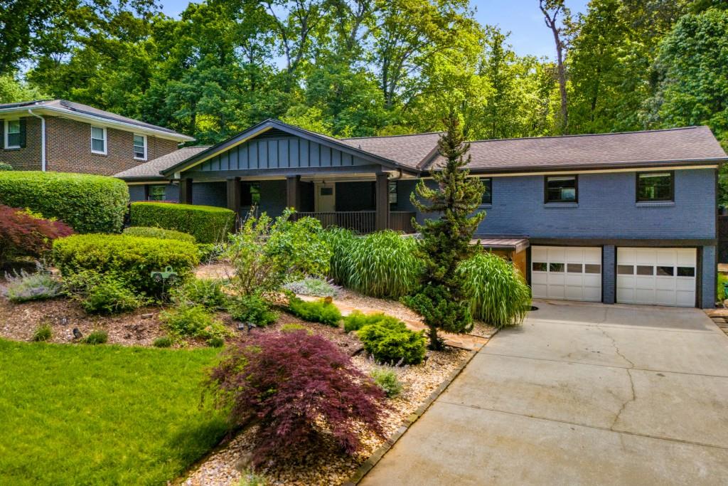 1055 Vistavia Circle