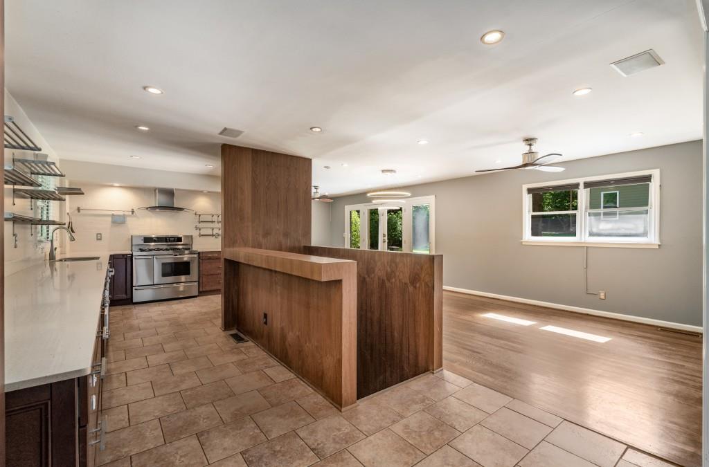 1055 Vistavia Circle