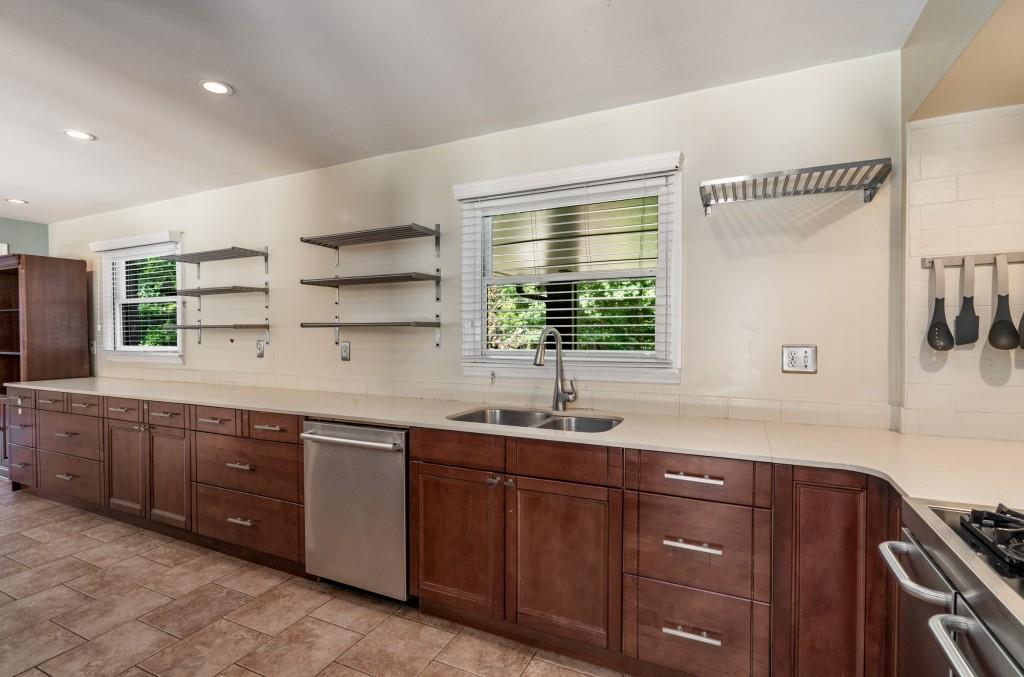 1055 Vistavia Circle