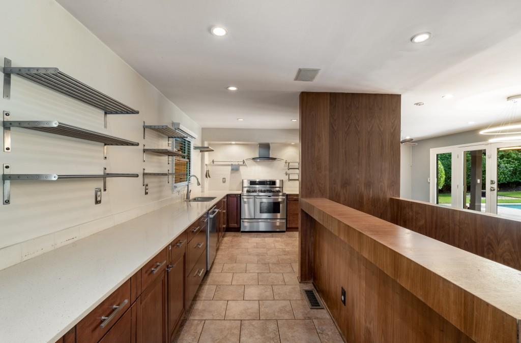 1055 Vistavia Circle