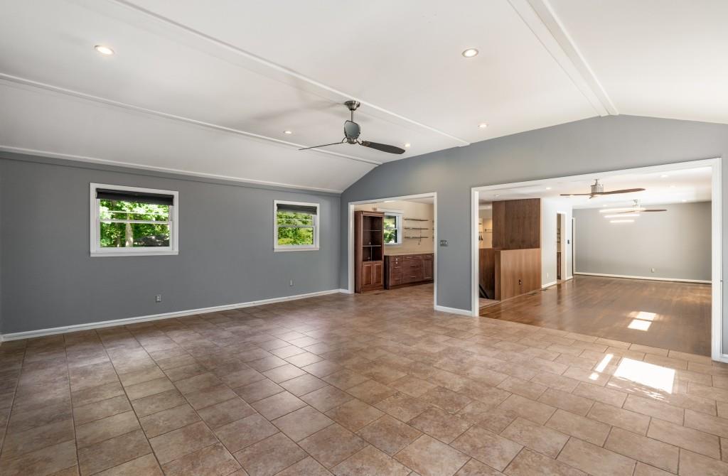 1055 Vistavia Circle