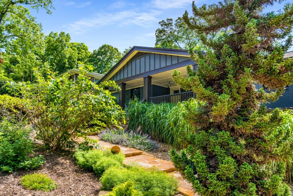 1055 Vistavia Circle