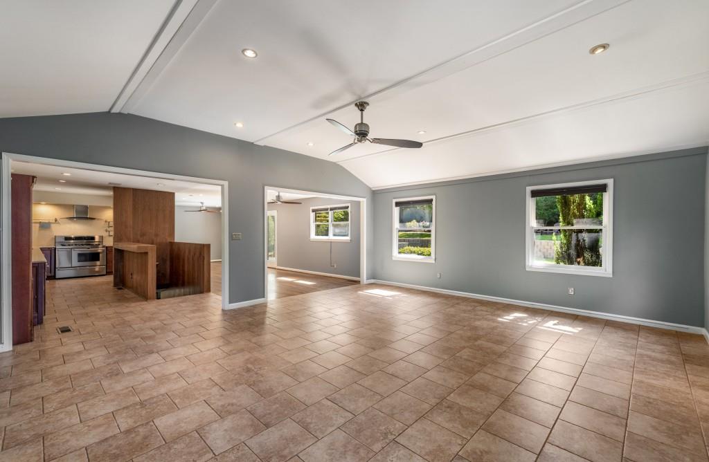 1055 Vistavia Circle