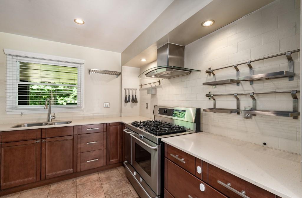 1055 Vistavia Circle