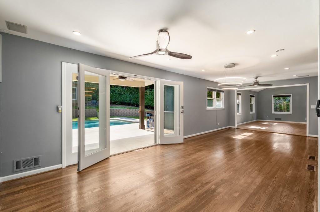 1055 Vistavia Circle