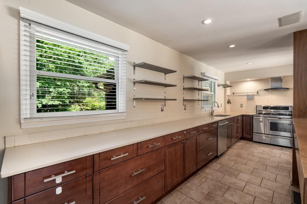 1055 Vistavia Circle