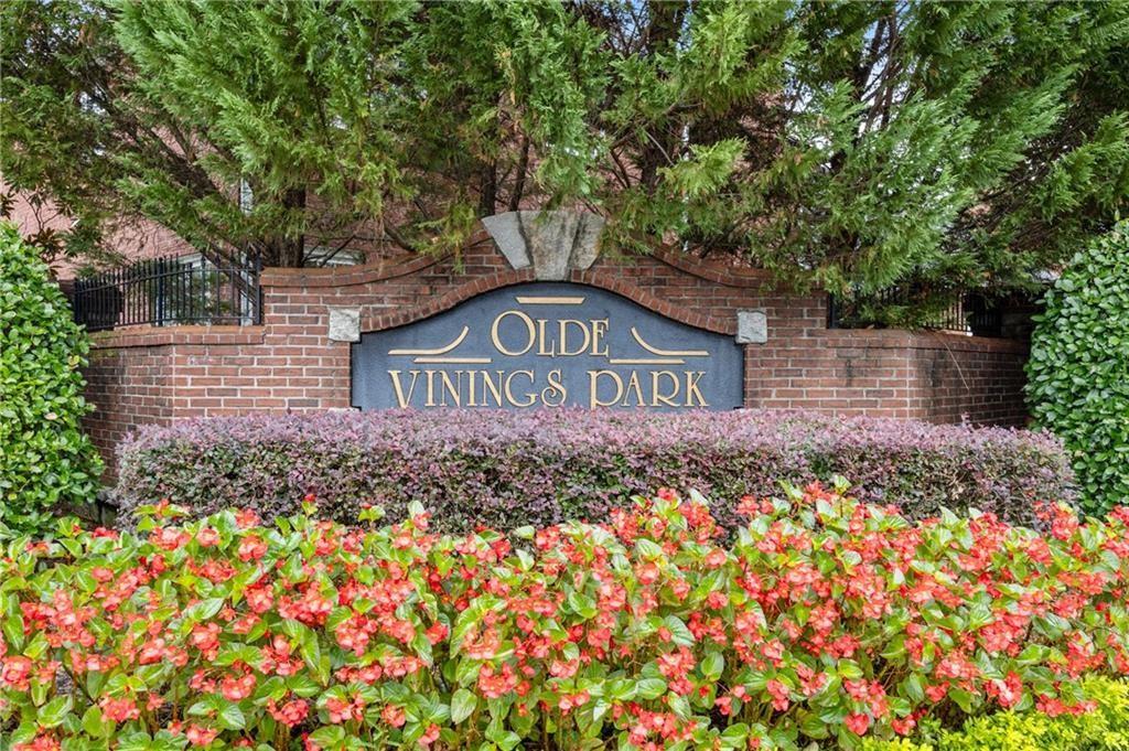 2714 Vinings Oak Drive SE
