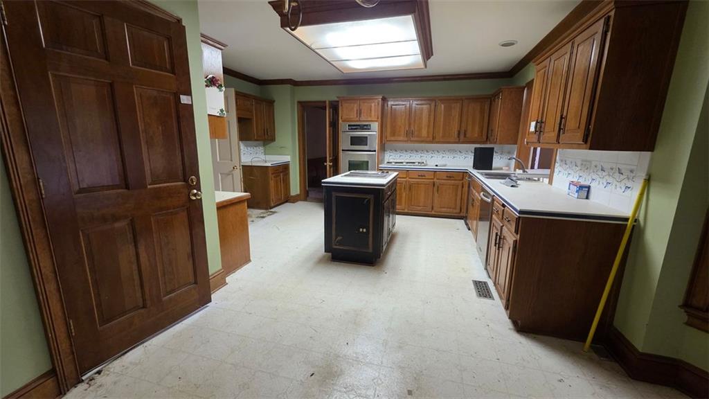 865 Ferncroft Court