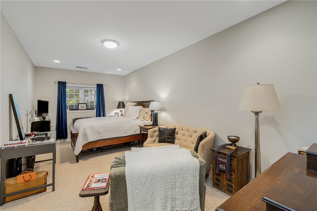 2311 English Ivy Court SE