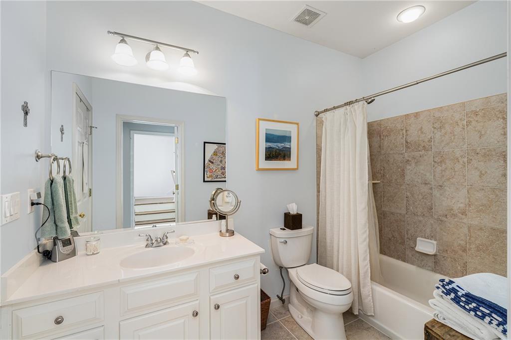 2311 English Ivy Court SE