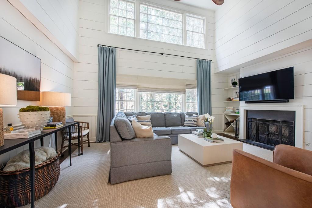 3211 Circle Oaks Drive SE