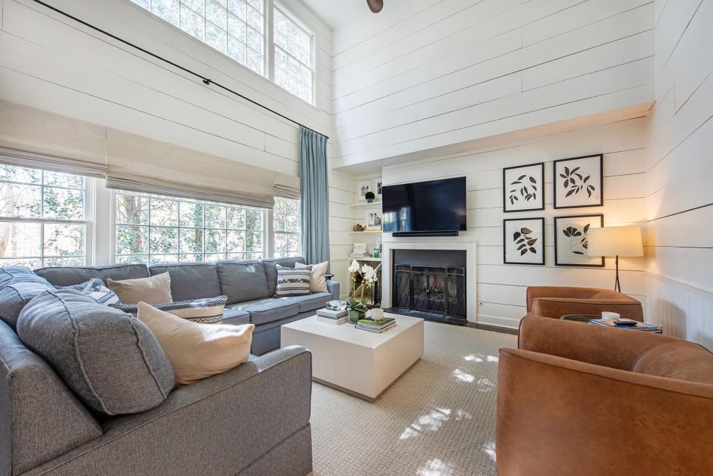 3211 Circle Oaks Drive SE