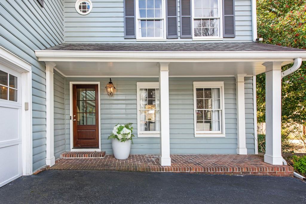 3211 Circle Oaks Drive SE