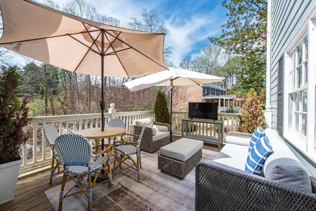 3211 Circle Oaks Drive SE