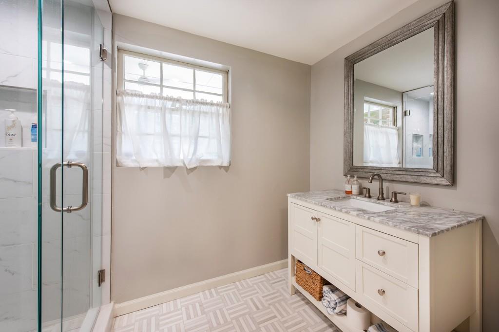 3211 Circle Oaks Drive SE