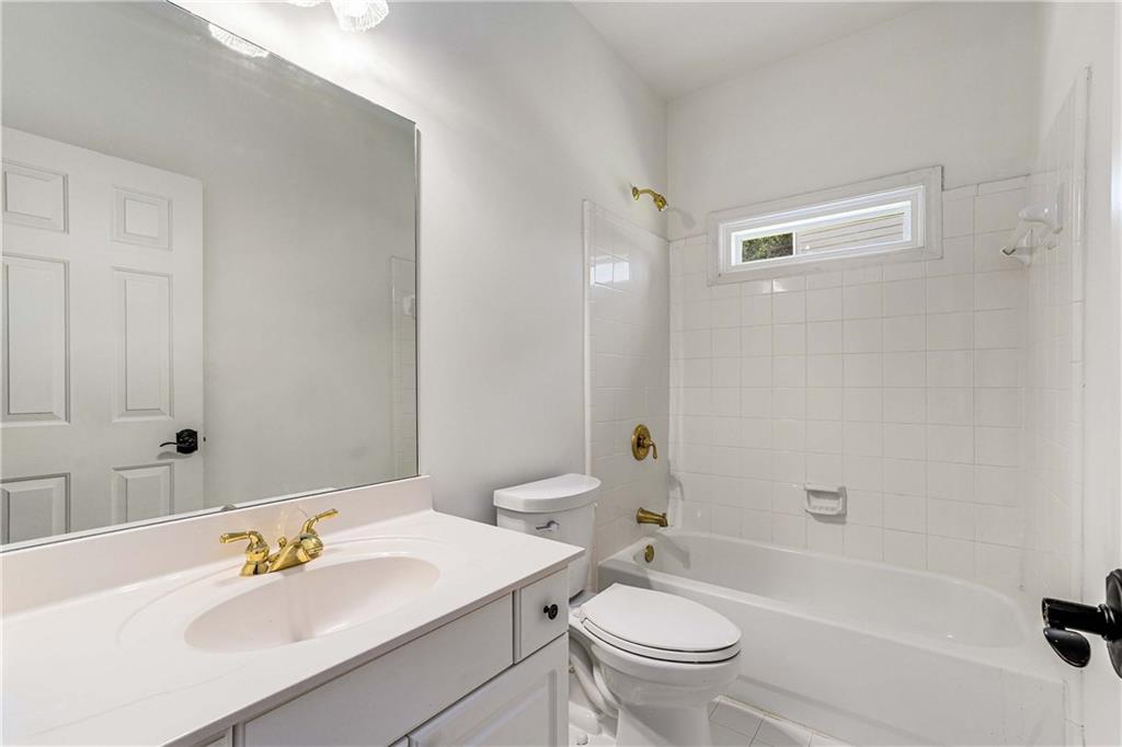 1106 Queensgate Drive SE