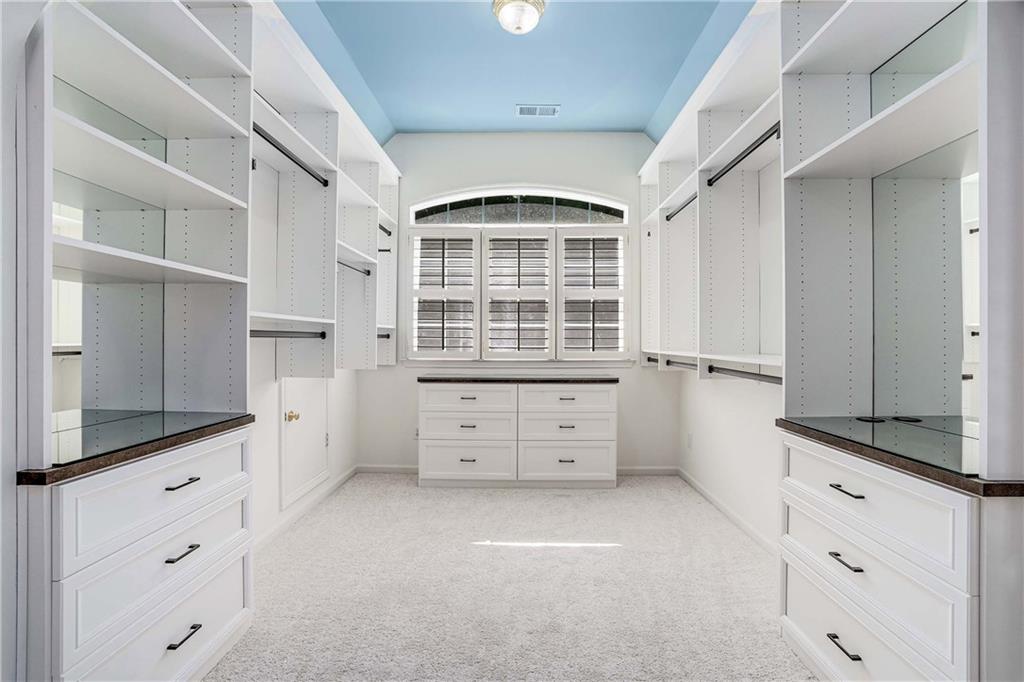 1106 Queensgate Drive SE