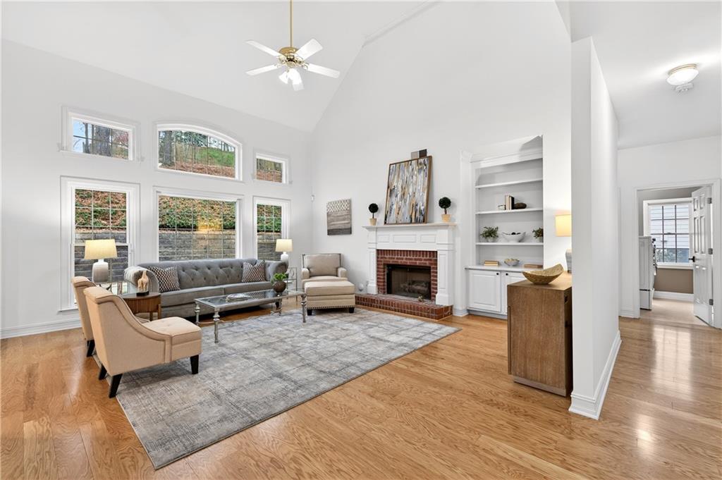 1106 Queensgate Drive SE