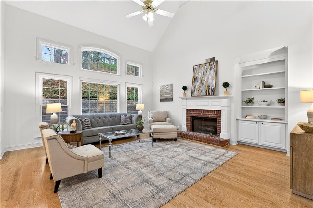 1106 Queensgate Drive SE