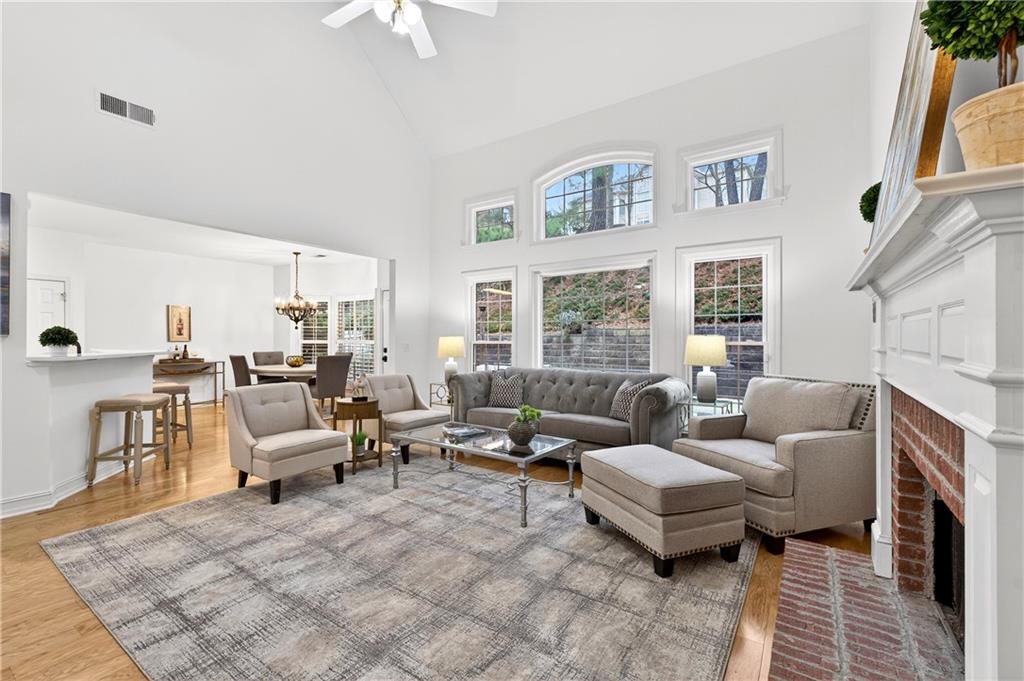 1106 Queensgate Drive SE