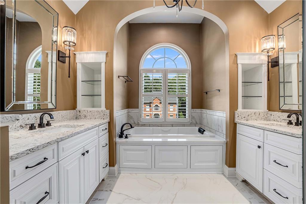 1106 Queensgate Drive SE