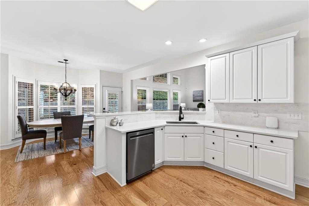 1106 Queensgate Drive SE