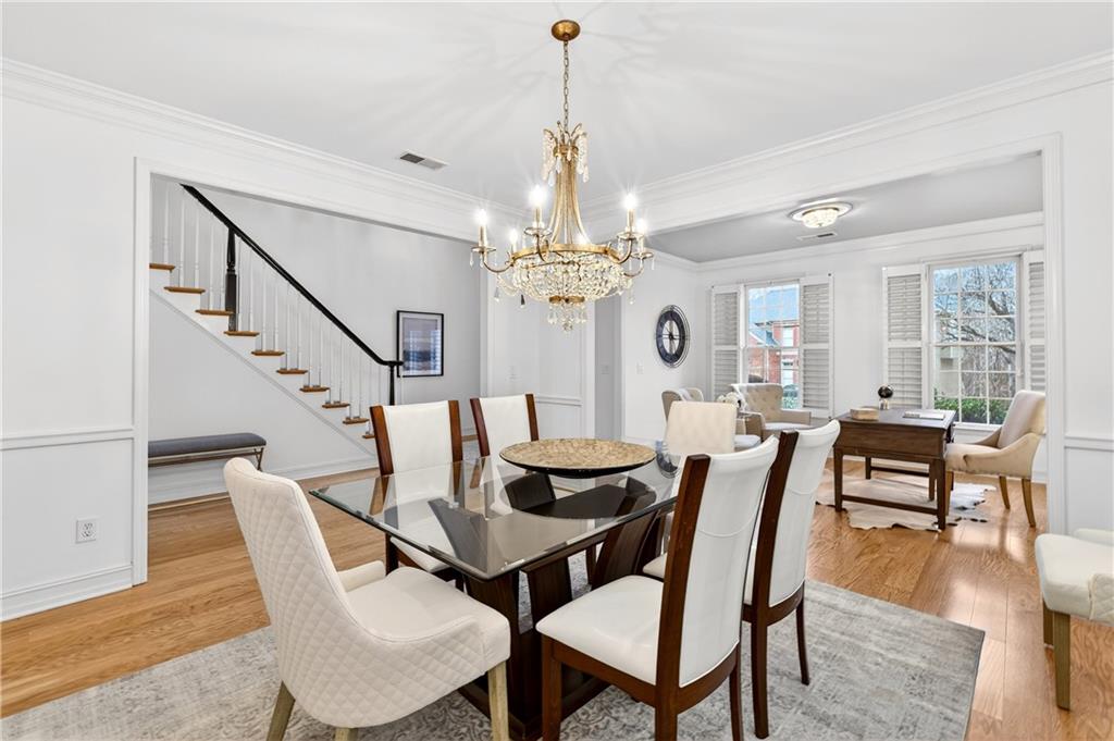 1106 Queensgate Drive SE