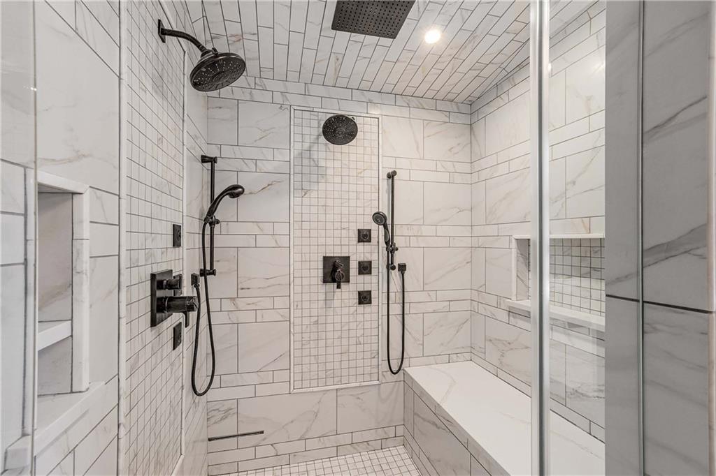 1106 Queensgate Drive SE