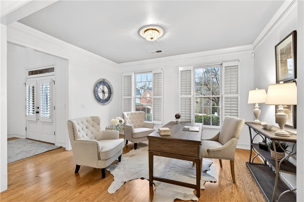 1106 Queensgate Drive SE