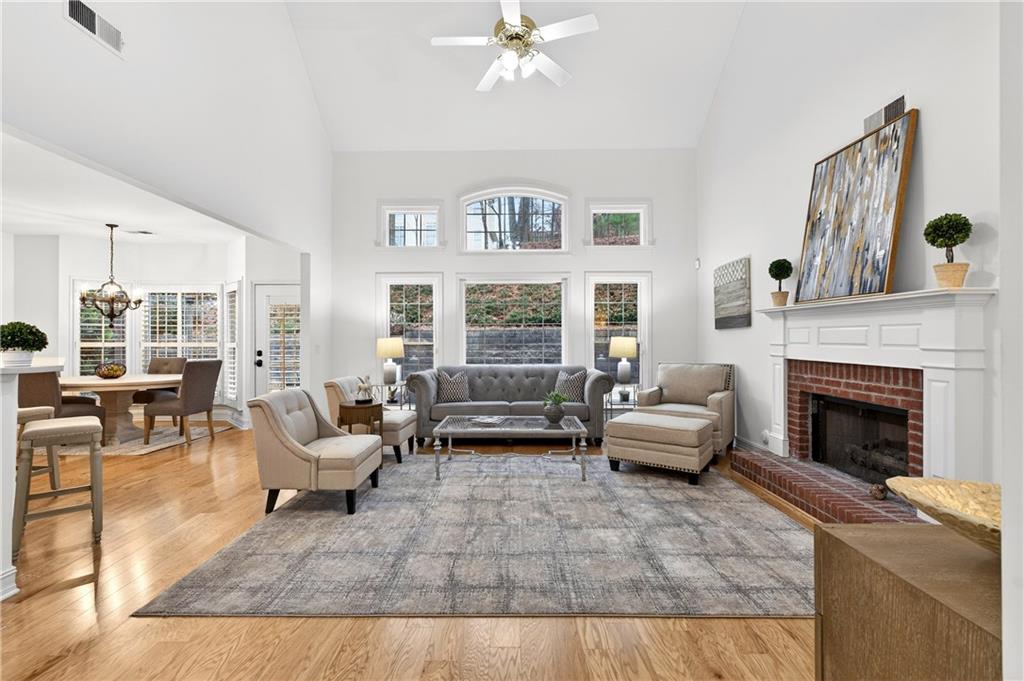 1106 Queensgate Drive SE