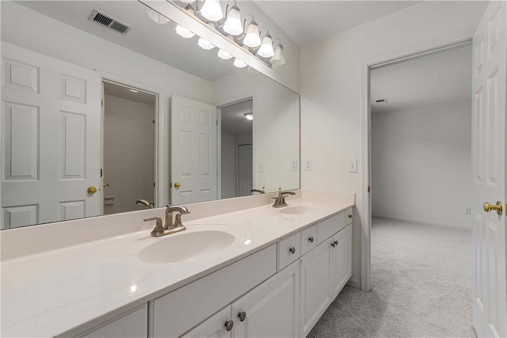 1106 Queensgate Drive SE