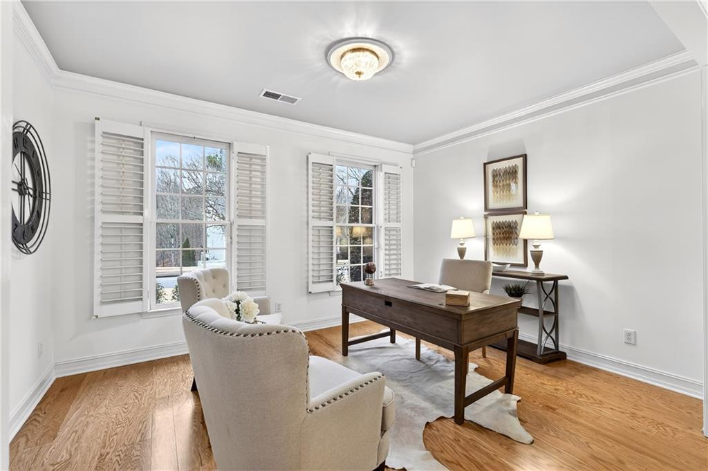 1106 Queensgate Drive SE