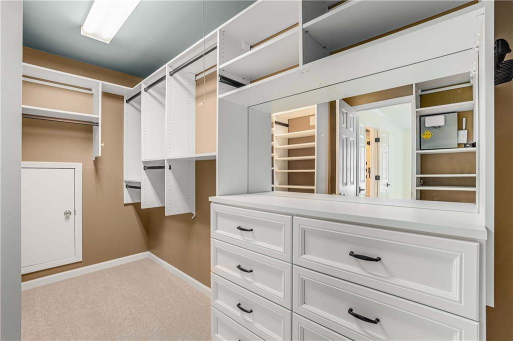 1106 Queensgate Drive SE