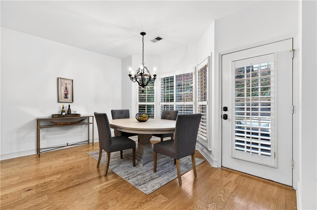 1106 Queensgate Drive SE