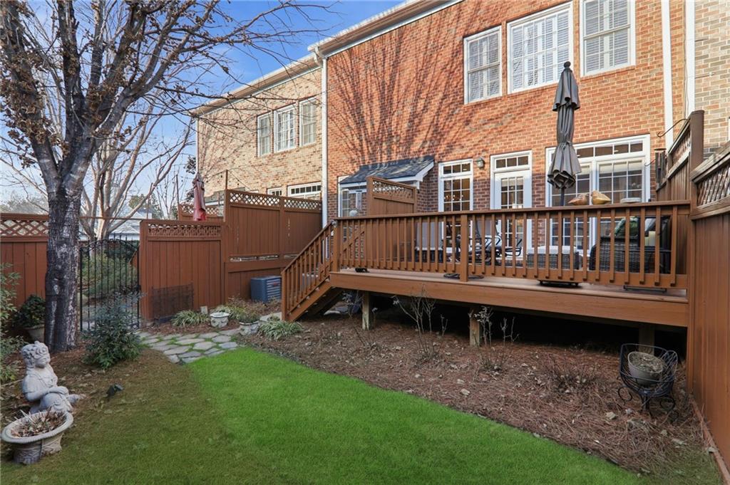 2302 English Ivy Court SE