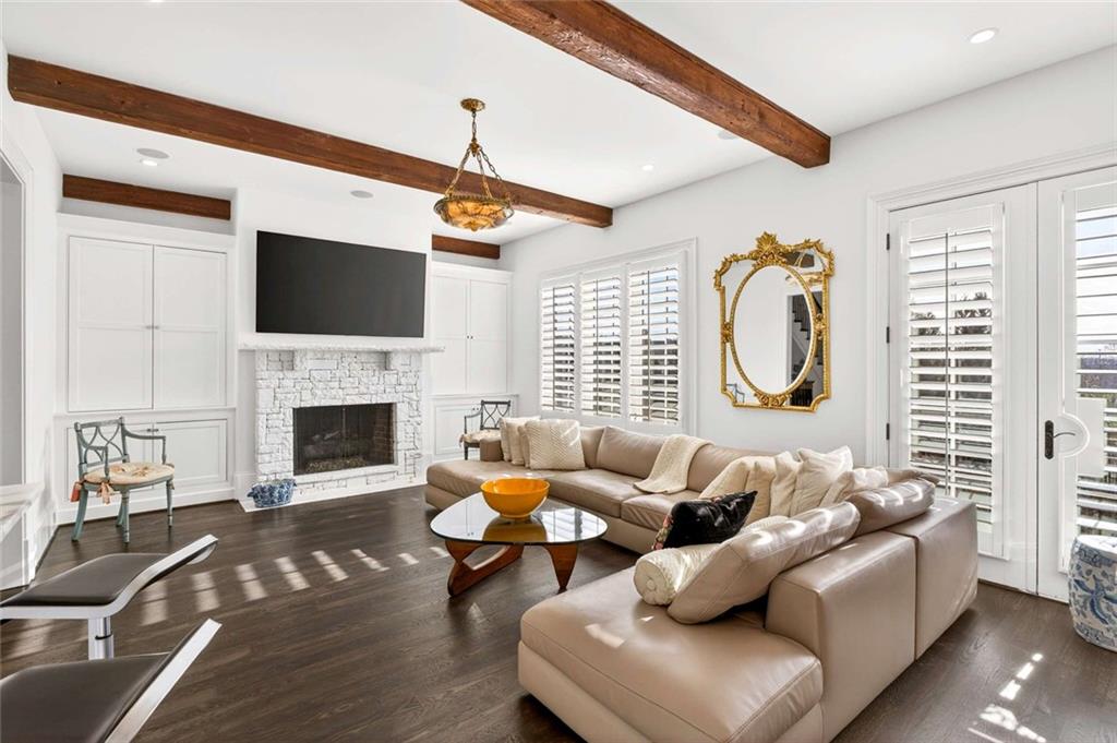 2832 Paces Lookout Lane SE