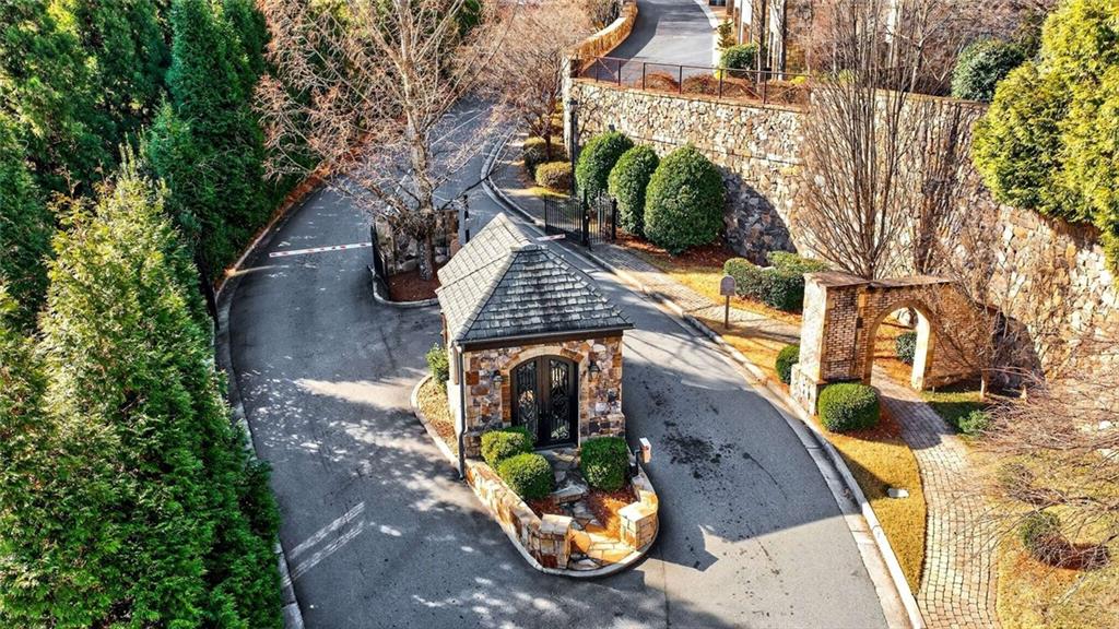 2832 Paces Lookout Lane SE