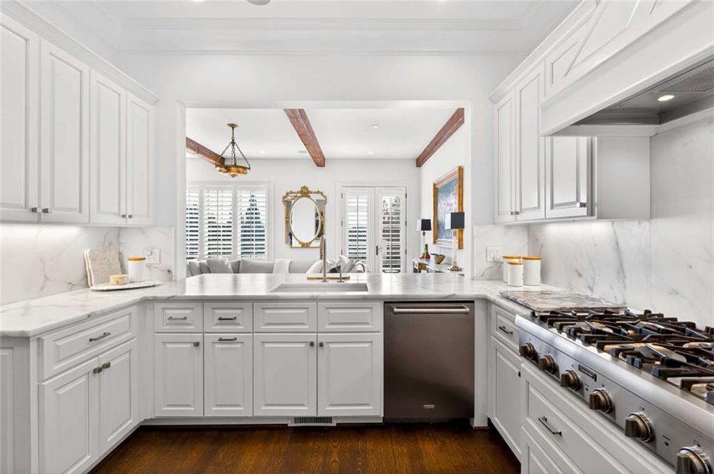 2832 Paces Lookout Lane SE