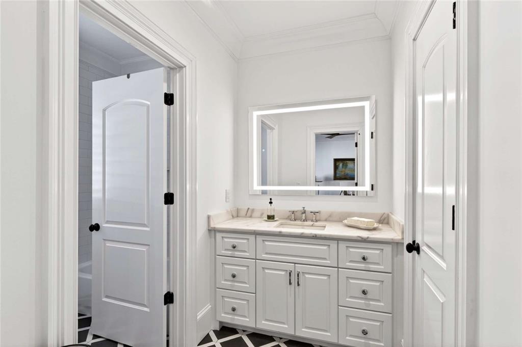 2832 Paces Lookout Lane SE