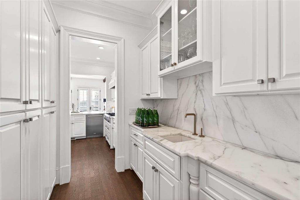 2832 Paces Lookout Lane SE