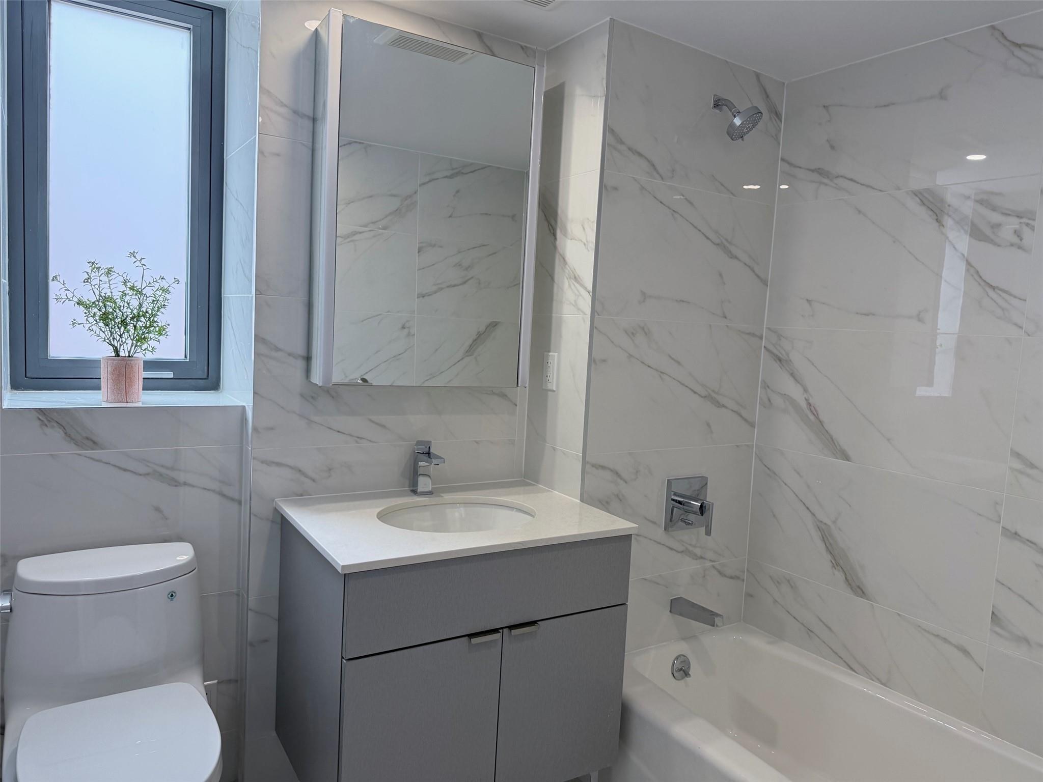 136-80 41 Avenue Unit: 6H
