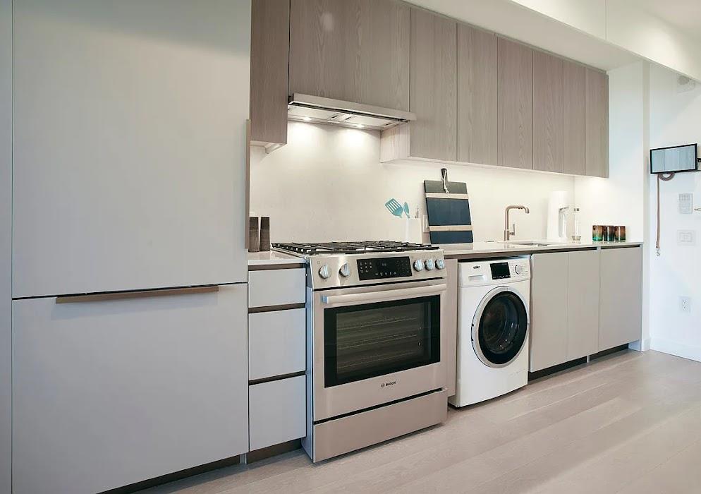 3 Court Square Unit: 2306