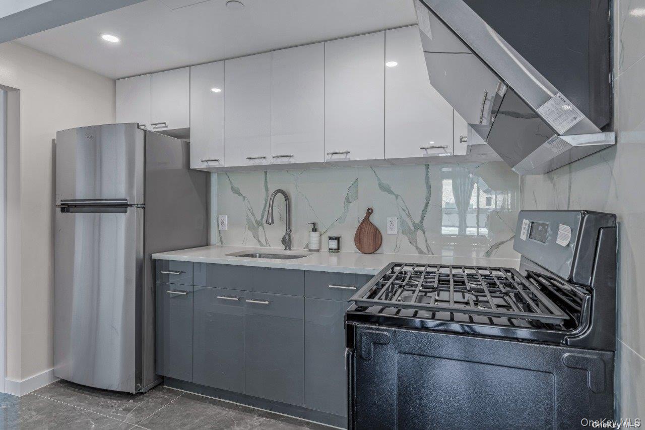 43-30 52 Street Unit: 2A