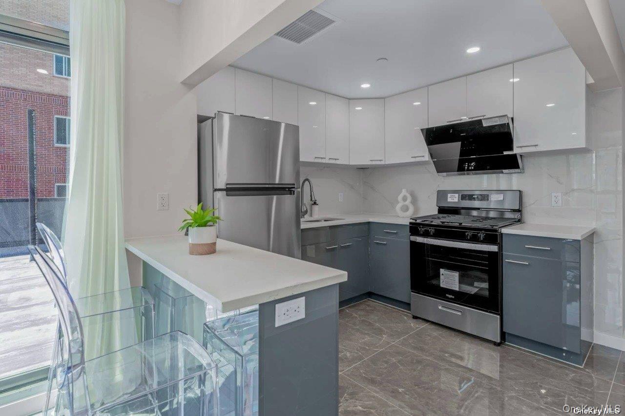 43-30 52 Street Unit: 3B