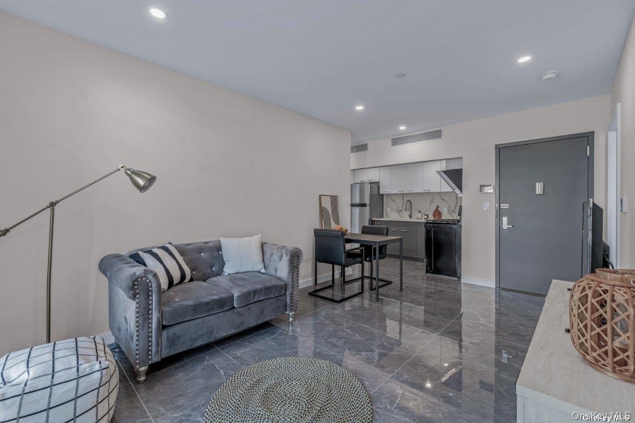 43-30 52 Street Unit: 3B