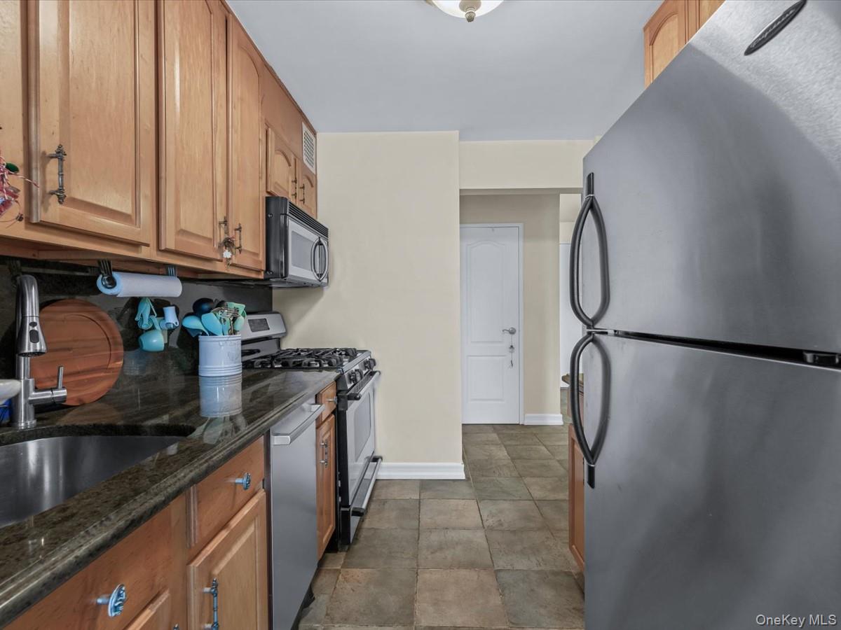 241-20 Northern Boulevard Unit: 6M