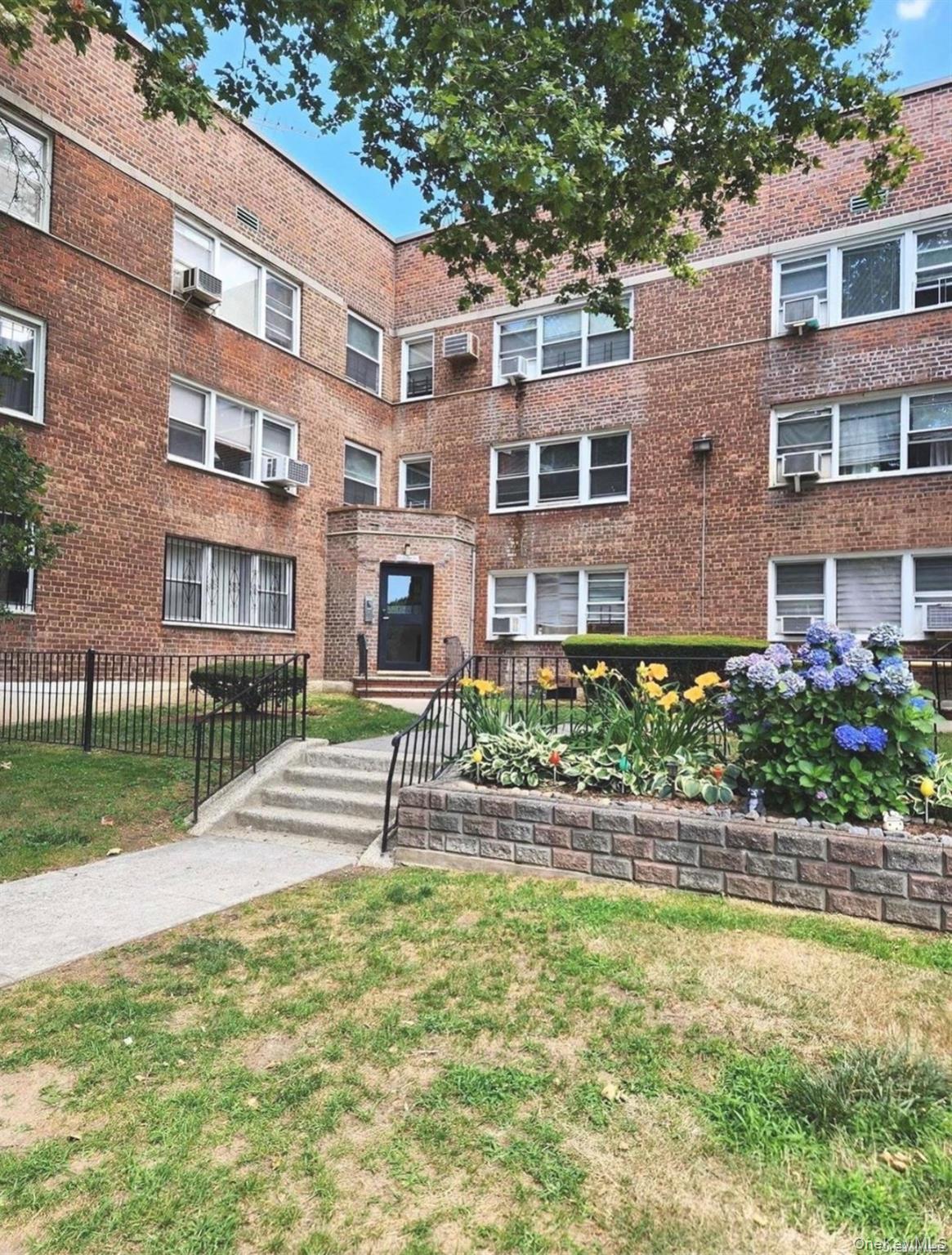 138-33 JEWEL Avenue Unit: 3Q