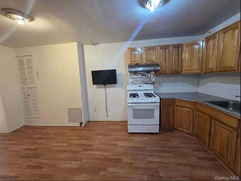 120 Kingsland Avenue