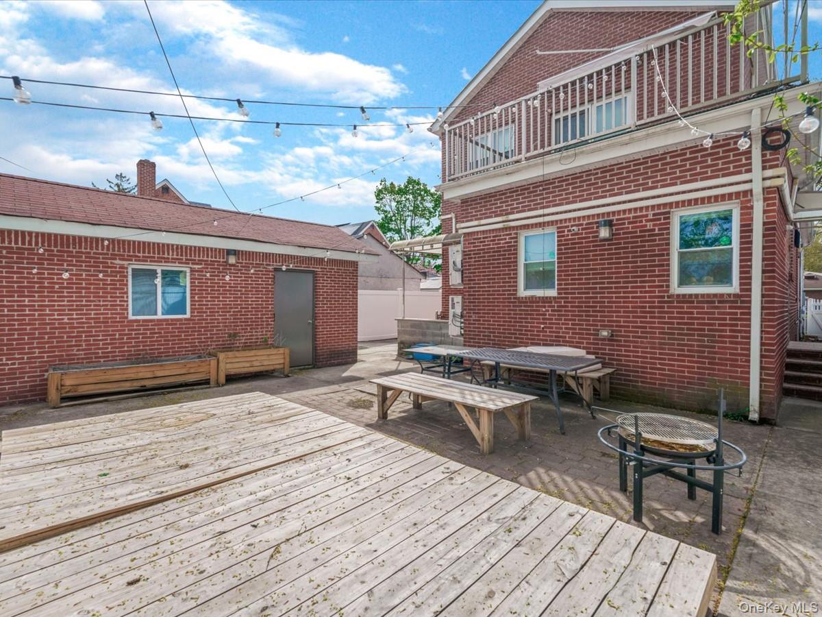 252-15 82nd Avenue