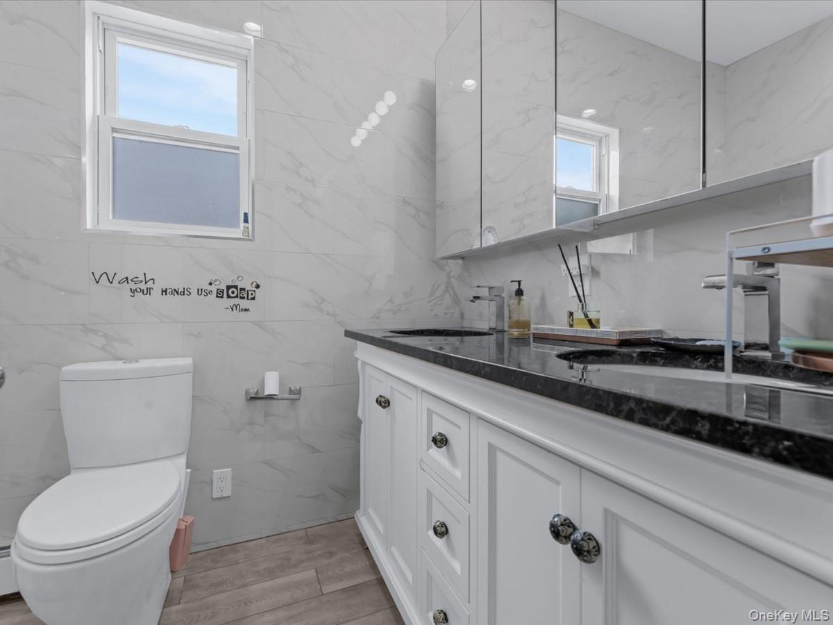 252-15 82nd Avenue